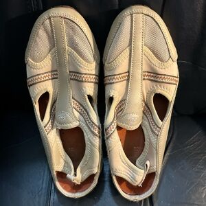 Easy Spirit Tan Slip-On Sneakers Size 8